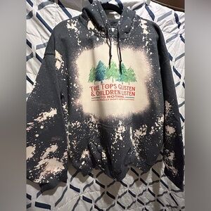 Treetops Glisten Christmas Hoodie: Retro Winter Sweatshirt Size XL
